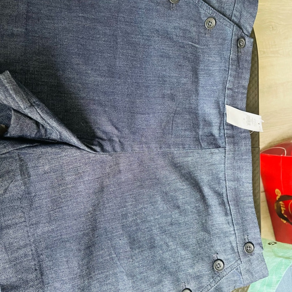 BANANA REPUBLIC NWT WOMANS DENIM SHORTS  SIZE 10 - FREE SHIPPING